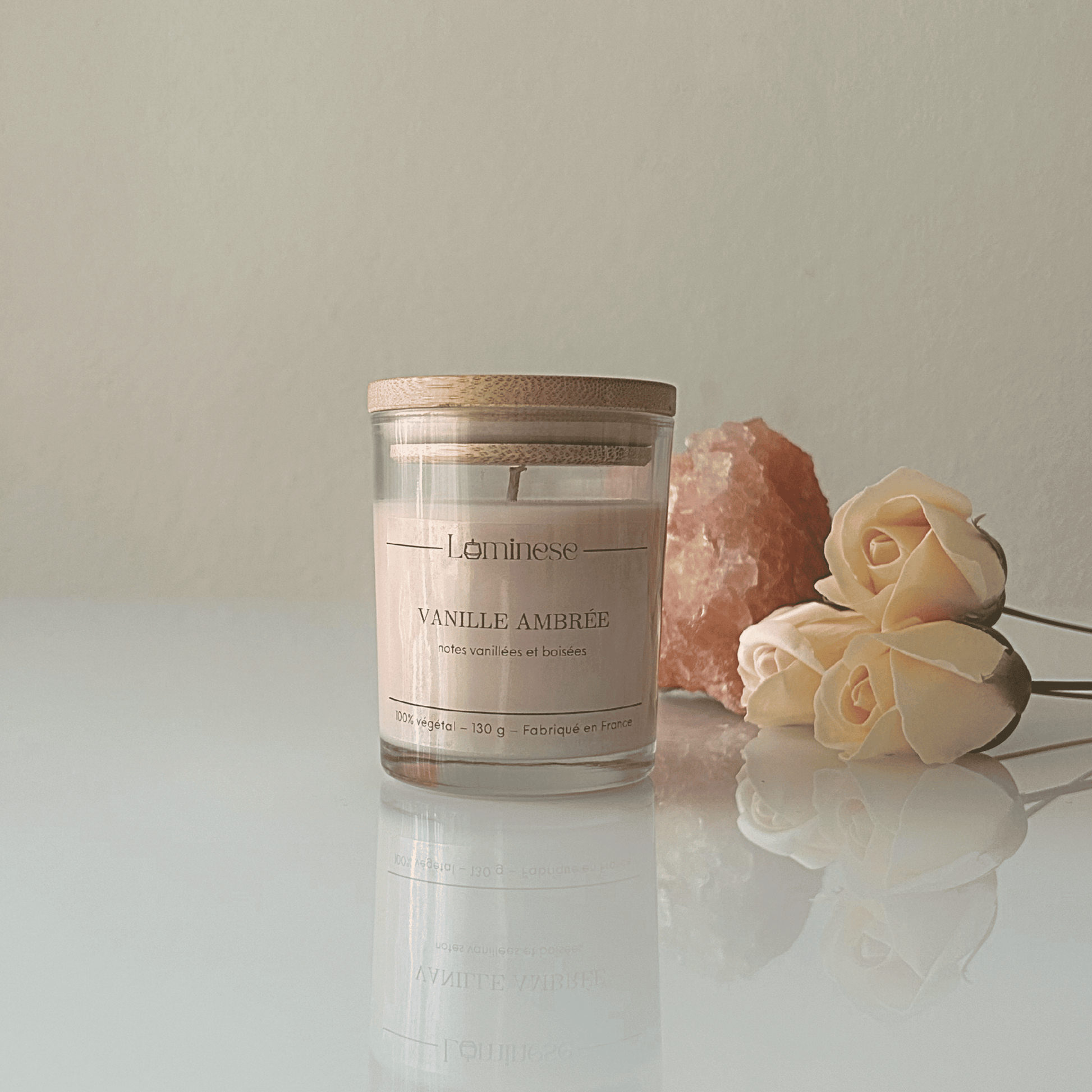 Bougie artisanale en pot à la vanille ambrée, en cire végétale, avec couvercle – Luminese 